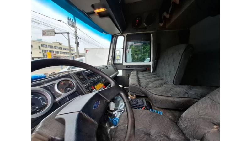 FORD - CARGO 1832 - 2011/2011 - Branca - R$ 320.000,00