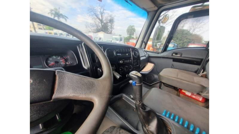 FORD - CARGO 1932 - 2011/2012 - Branca - R$ 130.000,00