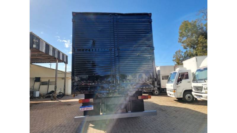FORD - CARGO 1517 - 2011/2012 - Branca - R$ 190.000,00