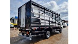 FORD - CARGO 815 - 2011/2012 - Branca - R$ 195.000,00