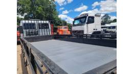 FORD - CARGO 815 - 2006/2006 - Prata - R$ 165.000,00