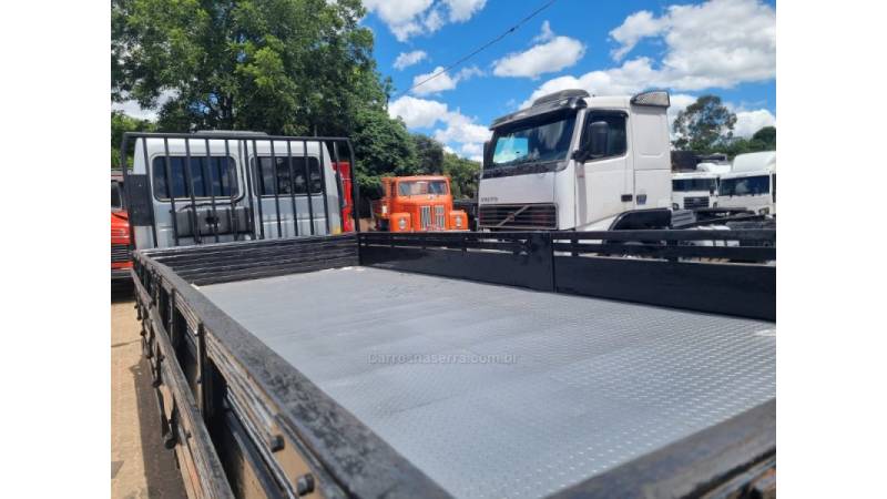 FORD - CARGO 815 - 2006/2006 - Prata - R$ 165.000,00