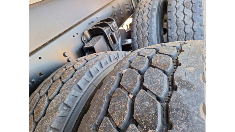 FORD - CARGO 2429 - 2017/2018 - Branca - R$ 430.000,00