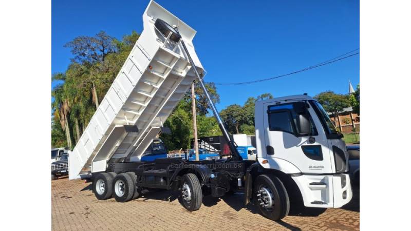 FORD - CARGO 2429 - 2017/2018 - Branca - R$ 430.000,00