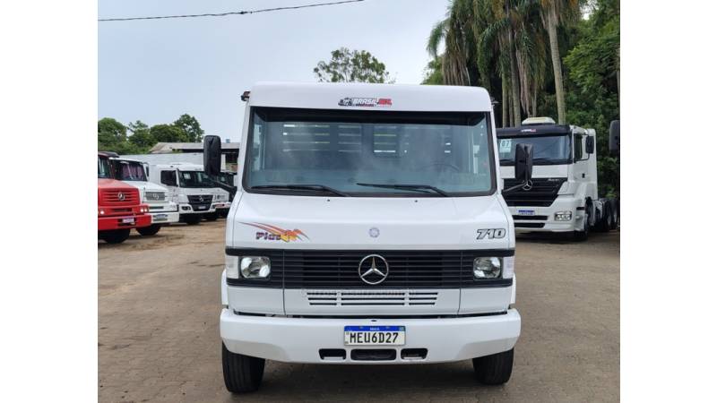 MERCEDES-BENZ - 710 PLUS - 2007/2008 - Branca - R$ 170.000,00