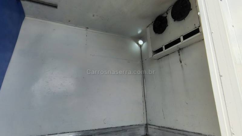 VOLKSWAGEN - 10-160 - 2015/2016 - Vermelha - R$ 270.000,00