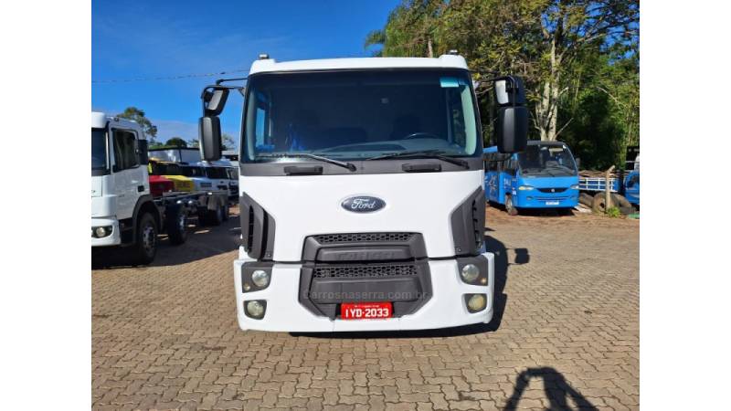 FORD - CARGO 2429 - 2017/2018 - Branca - R$ 430.000,00
