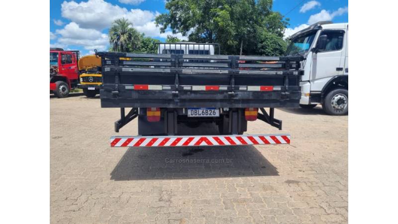 FORD - CARGO 815 - 2006/2006 - Prata - R$ 165.000,00