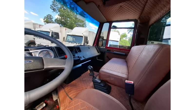 FORD - CARGO 2428 - 2006/2006 - Vermelha - R$ 285.000,00