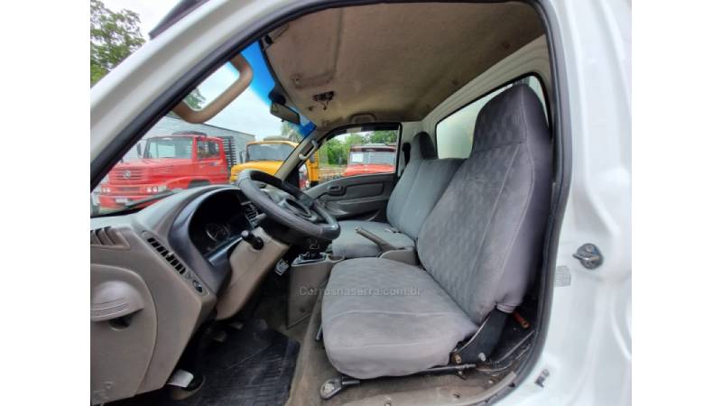 HYUNDAI - HR - 2007/2008 - Branca - R$ 95.000,00