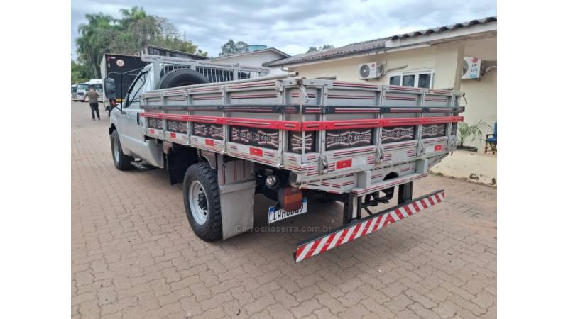 FORD - F-350 - 2014/2015 - Prata - R$ 168.000,00