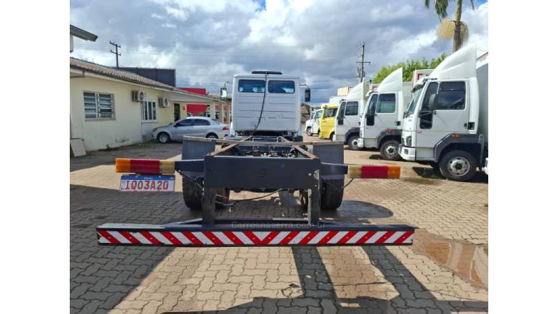 MERCEDES-BENZ - L-1318 - 2009/2009 - Prata - R$ 220.000,00