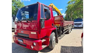 FORD - CARGO 2428 - 2006/2006 - Vermelha - R$ 270.000,00