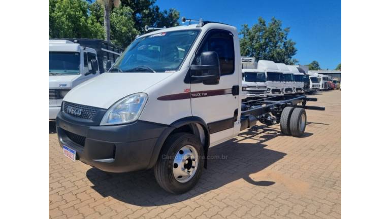 IVECO - DAILY - 2012/2013 - Branca - R$ 125.000,00