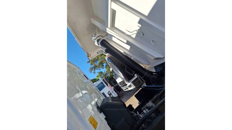 FORD - CARGO 2429 - 2017/2018 - Branca - R$ 430.000,00