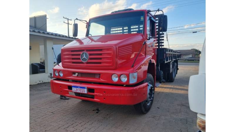 MERCEDES-BENZ - L-1620 - 2000/2000 - Vermelha - R$ 210.000,00