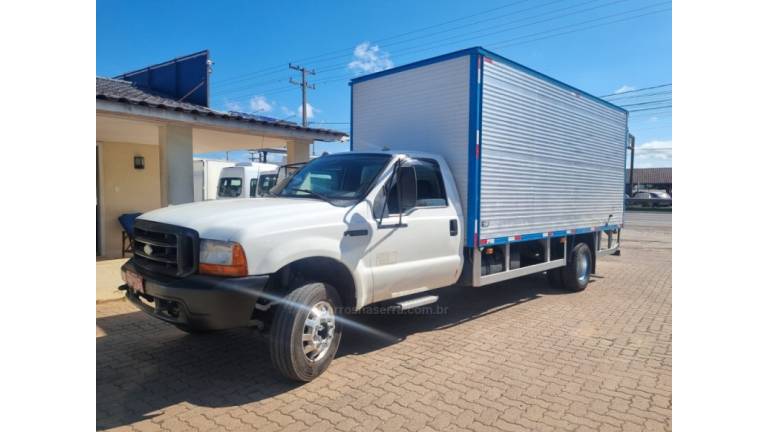 FORD - F-4000 - 2004/2005 - Branca - R$ 135.000,00
