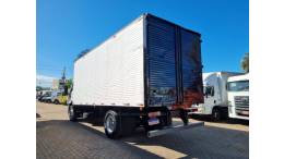 FORD - CARGO 1517 - 2011/2012 - Branca - R$ 190.000,00