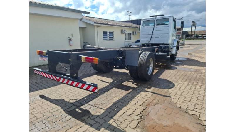 MERCEDES-BENZ - L-1318 - 2009/2009 - Prata - R$ 220.000,00