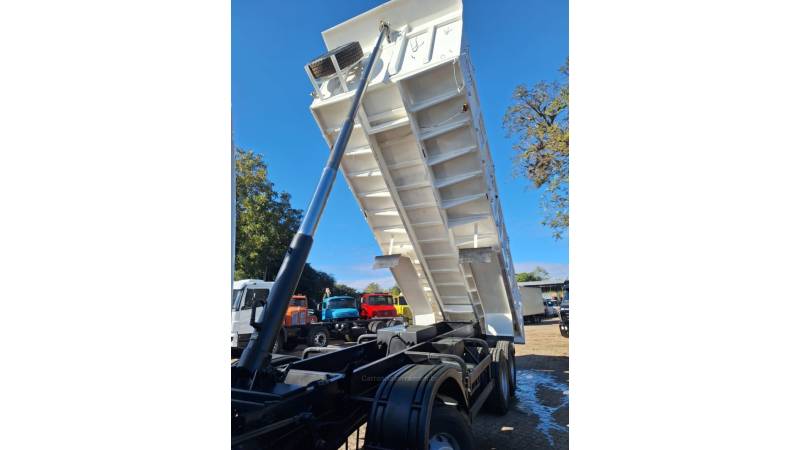 FORD - CARGO 2429 - 2017/2018 - Branca - R$ 430.000,00