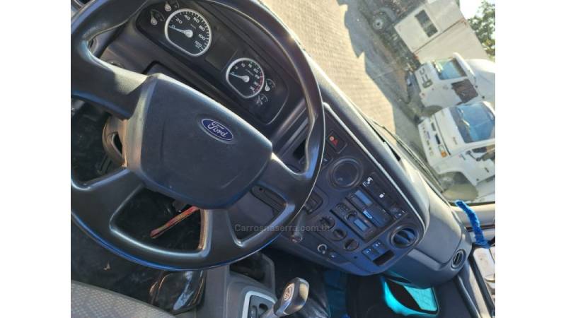 FORD - CARGO 2429 - 2017/2018 - Branca - R$ 430.000,00