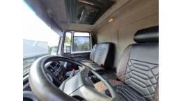 FORD - CARGO 815 - 2011/2012 - Branca - R$ 195.000,00