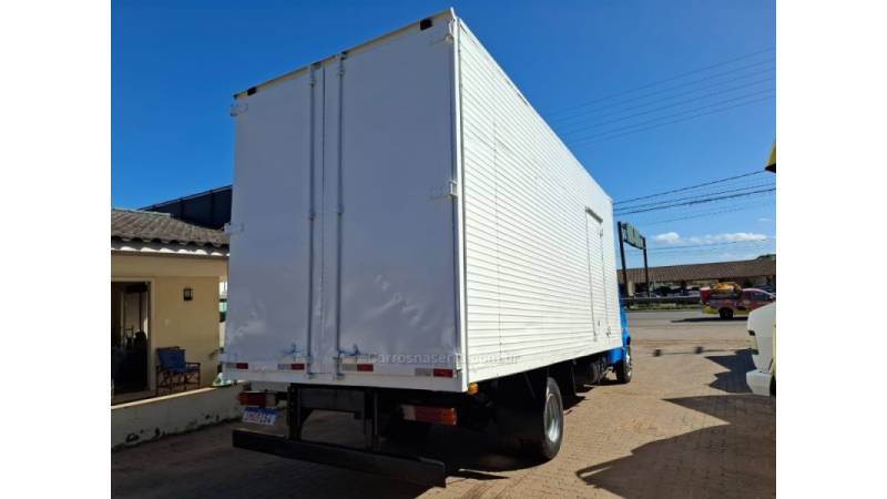 MERCEDES-BENZ - 710 PLUS - 2004/2004 - Azul - R$ 160.000,00