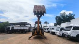 JCB - RETROESCAVADEIRA - 2011/2012 - Laranja - R$ 175.000,00