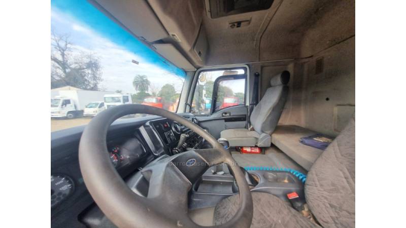 FORD - CARGO 1932 - 2011/2012 - Branca - R$ 130.000,00